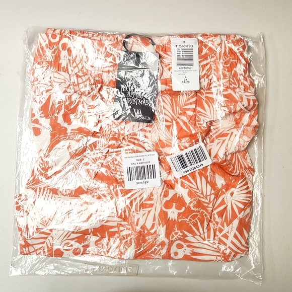 ❤️NWT VINTAGE TORRID SHORTS - NIGHTMARE BEFORE CHRISTMAS TIKI HAWAIIAN PLUS SIZE - Picture 6 of 14